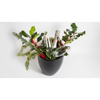 Σαμπανιέρα με μία φιάλη σαμπάνιας και ποτήρια 