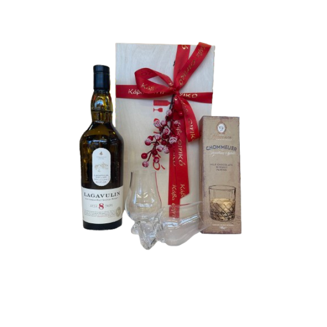 Χριστουγεννιάτικη ξύλινη συσκευασία δώρου. Lagavulin 8, σοκολάτα chommelier και ποτήρια